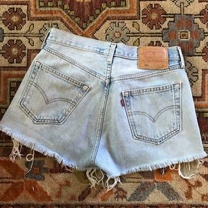 Vintage Levi’s cutoff shorts 29W